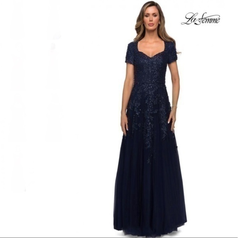 LA FEMME Navy Blue Short Sleeve Beaded Appliqued Lace Gown Dress